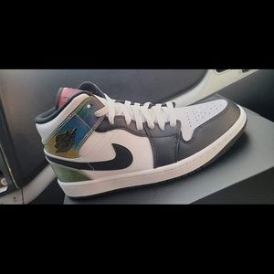 Jordan 1 Mid size 9